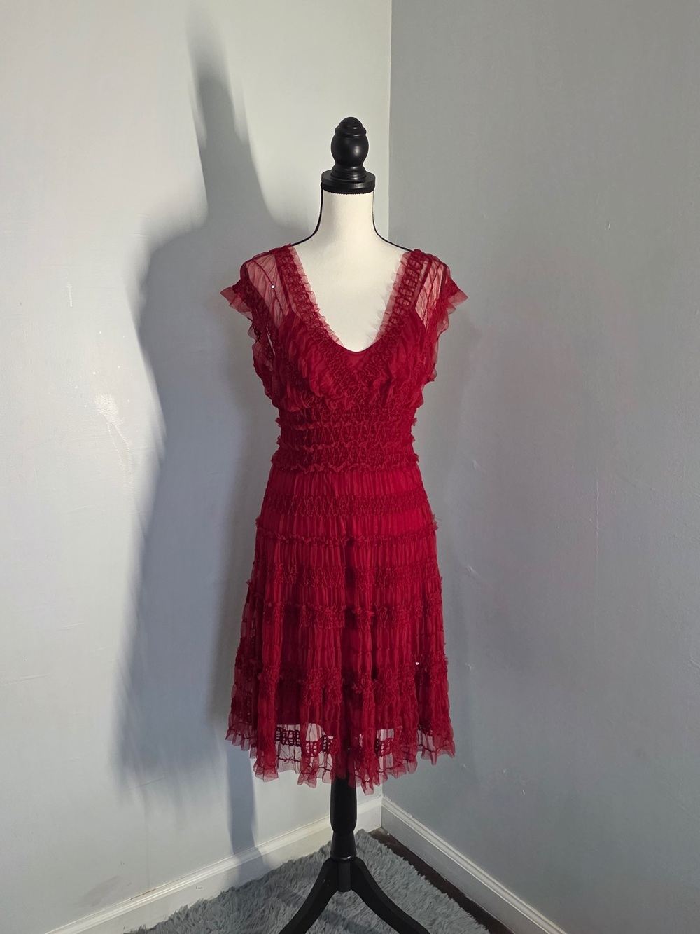 Studio M Burgundy V‑Neck Tiered Lace Midi Dress